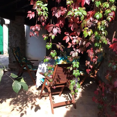 Wunderschoene Steinvilla Mit Privatem Garten * Pola